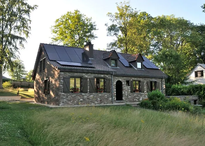 Tres Belle Villa 4 Facades Dans Quartier Vert Et Arbore - 5 Kms De Namur